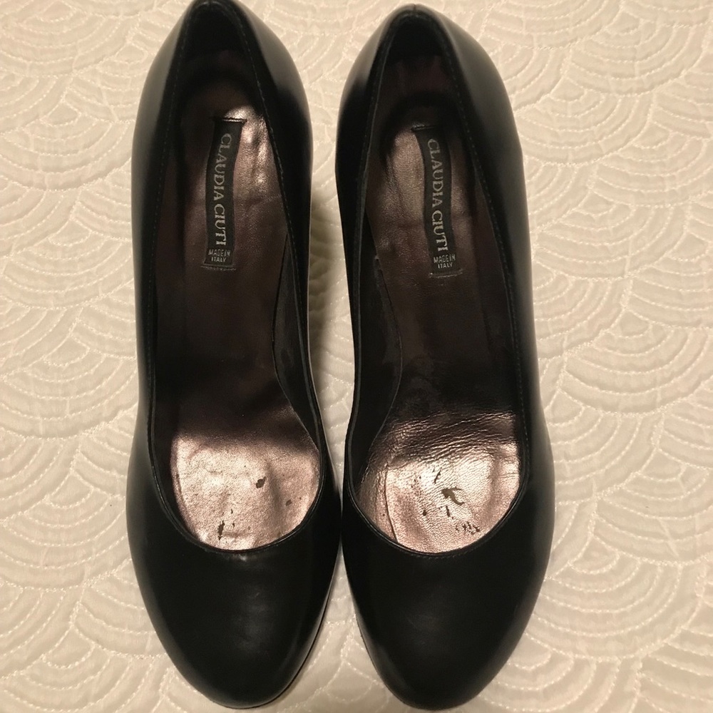 Claudia Ciuri Black Round Toe Pump - Size 8.5